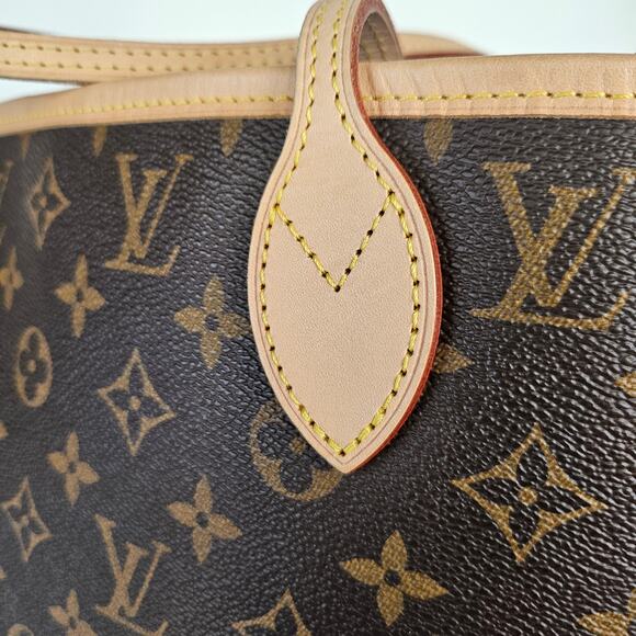 Louis Vuitton Monogram Neverfull MM Tote Cherry Interior - Picture 11 of 13